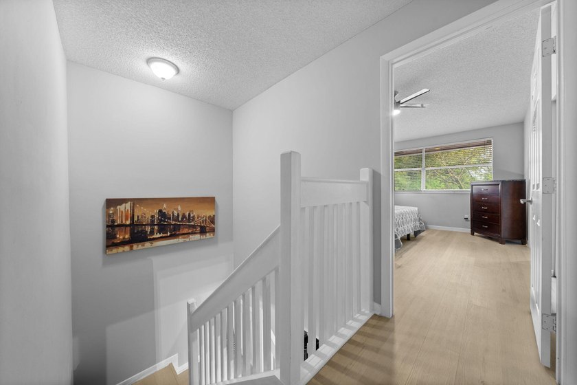Don't miss this opportunity! Beautifully updated townhouse - photo 9