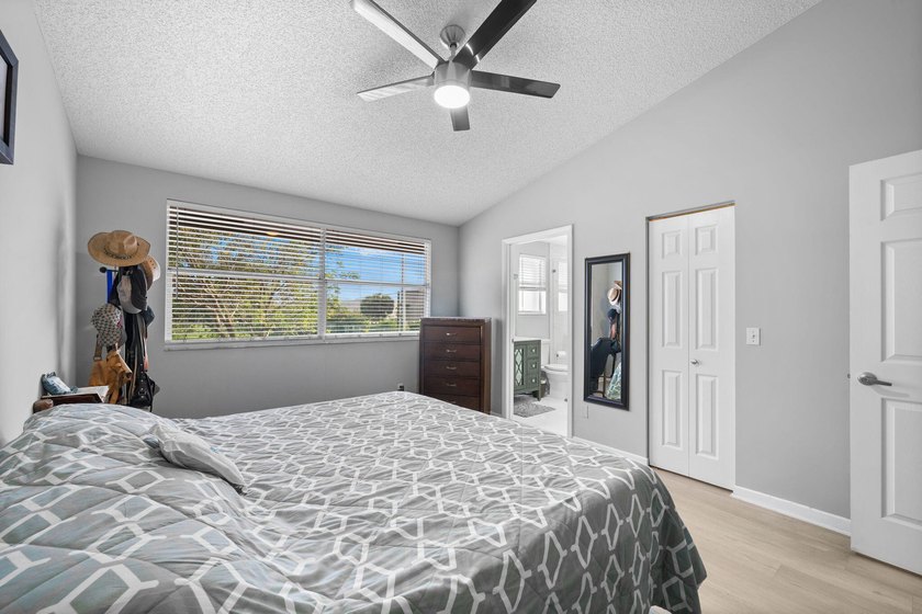 Don't miss this opportunity! Beautifully updated townhouse - photo 10