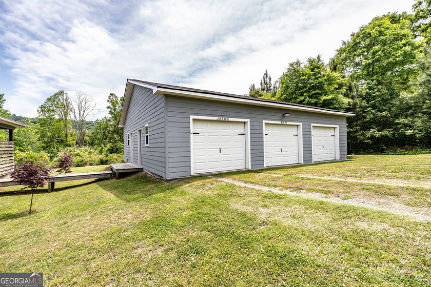 Welcome to your private retreat on over 4 beautiful acres! This - photo 48