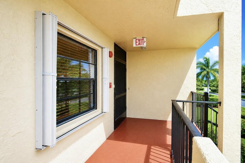GORGEOUS 2/2 CONDO IN BOCA RATON, RARELY AVAILABLE 4TH FLOOR - photo 3