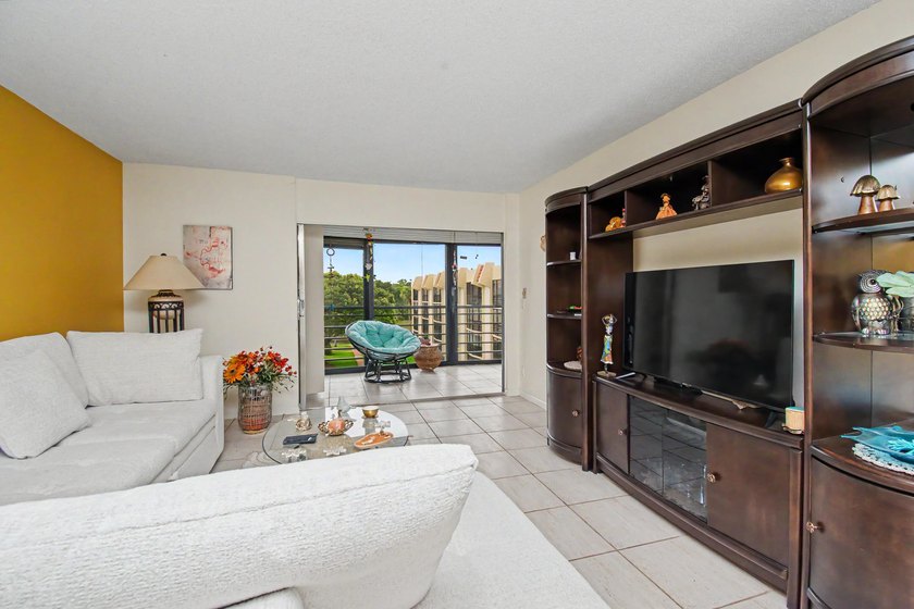 GORGEOUS 2/2 CONDO IN BOCA RATON, RARELY AVAILABLE 4TH FLOOR - photo 6