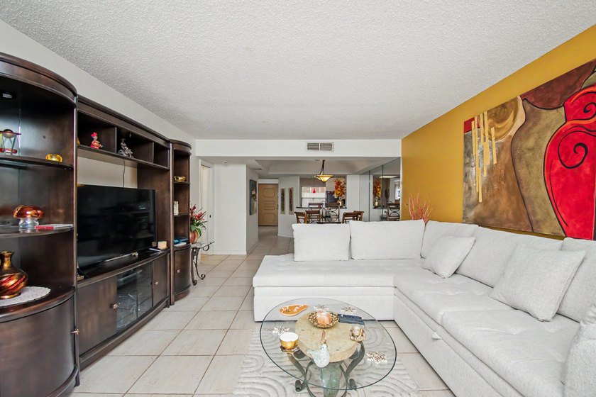 GORGEOUS 2/2 CONDO IN BOCA RATON, RARELY AVAILABLE 4TH FLOOR - photo 7