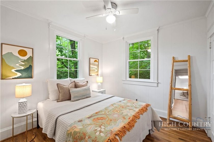 Classic Blowing Rock cottage filled with the timeless charm and - photo 11