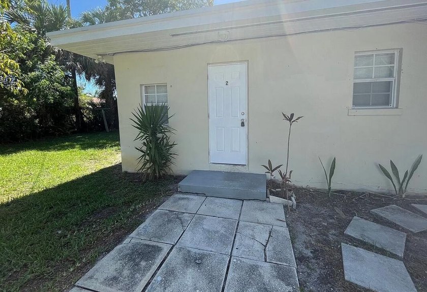 Income-producing triplex located at 182 W 34th Street, Riviera - photo 11