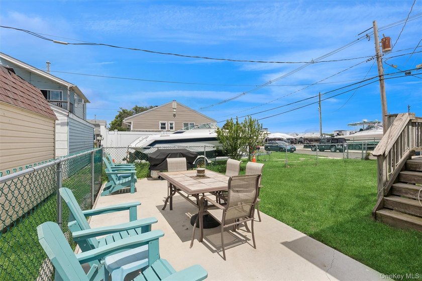 This spacious and well-maintained 5-bedroom, 2-full-bath home is - photo 20