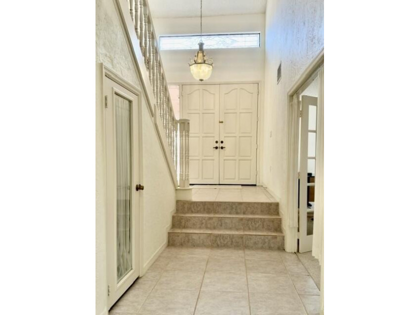 This is a spacious 2 story home on the lake in Villa D Este, a - photo 4