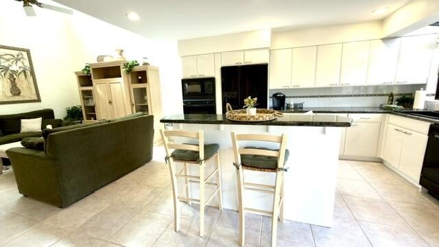 This is a spacious 2 story home on the lake in Villa D Este, a - photo 5