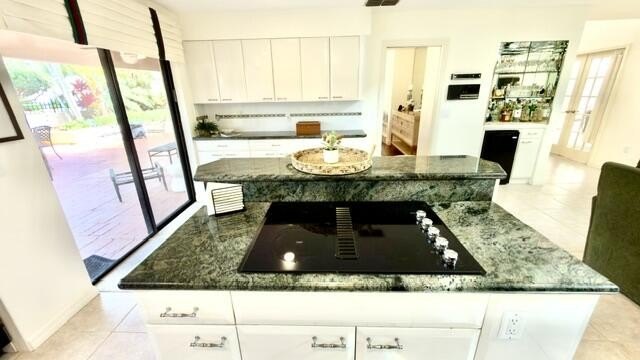 This is a spacious 2 story home on the lake in Villa D Este, a - photo 6