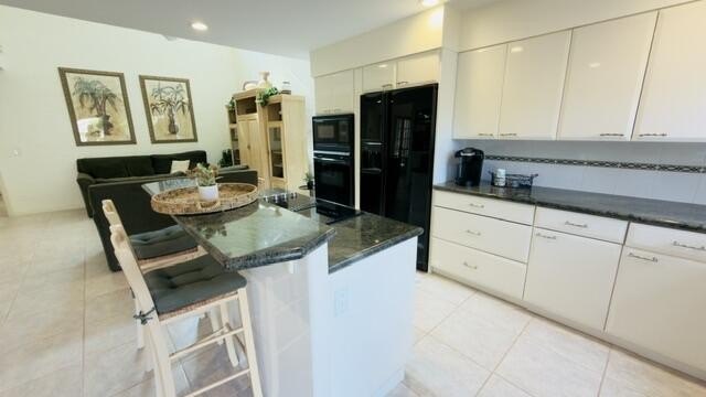 This is a spacious 2 story home on the lake in Villa D Este, a - photo 8