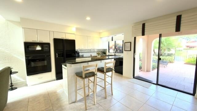 This is a spacious 2 story home on the lake in Villa D Este, a - photo 9