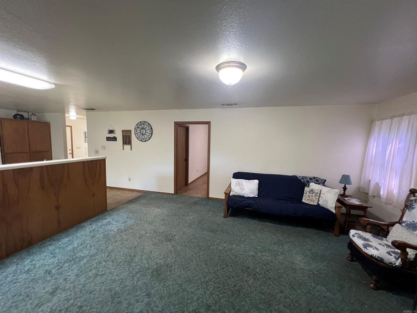 This cozy bungalow, with 1 bedroom and 1 bathroom, has a perfect - photo 6