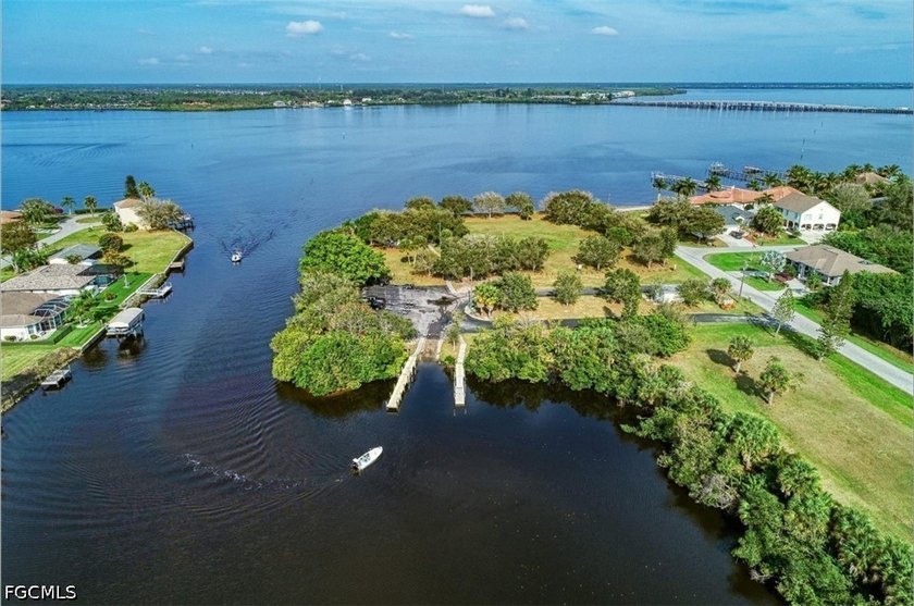 No HOAs, deed restrictions or CDDs!!! Conveniently located to - photo 6