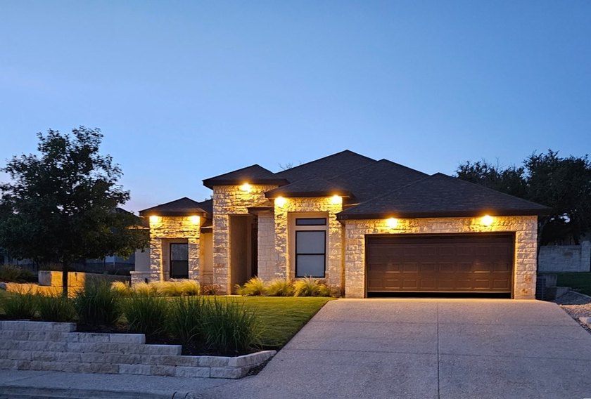 Hill Country views, privacy, &amp; modern comfort in The Meridian - photo 2