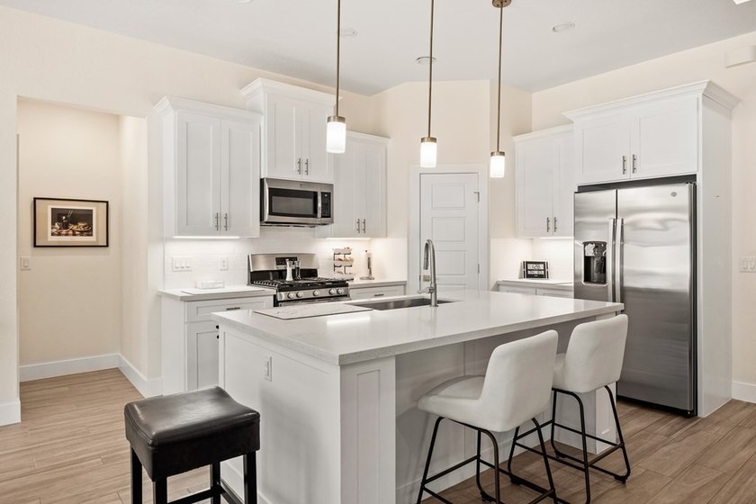 Hill Country views, privacy, &amp; modern comfort in The Meridian - photo 6