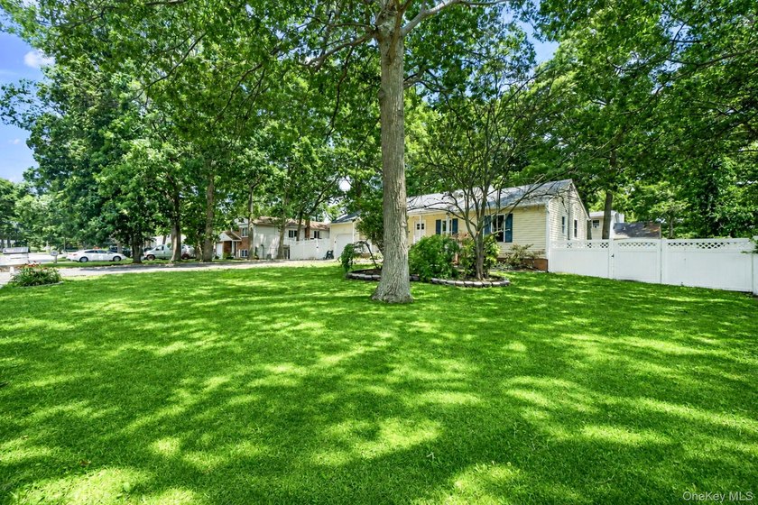 Welcome to 25 Heston Rd, Shirley-a spacious 4-bedroom, 2-bath - photo 3