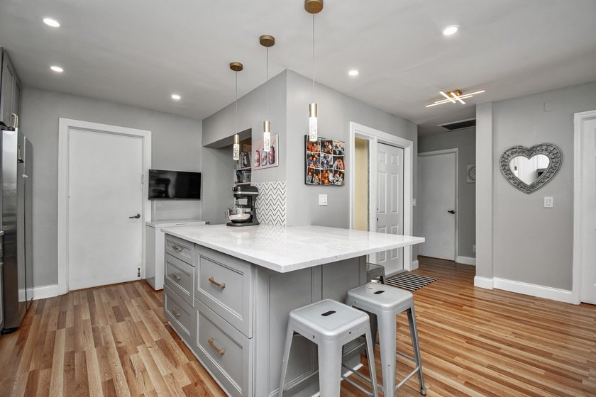 Come see this beautifully renovated 3BR 2BA Villa in the Heart - photo 11