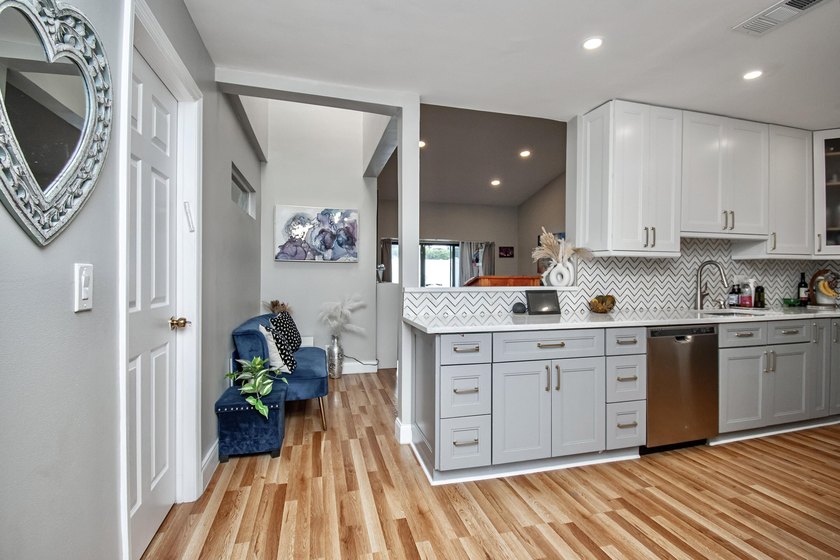Come see this beautifully renovated 3BR 2BA Villa in the Heart - photo 15