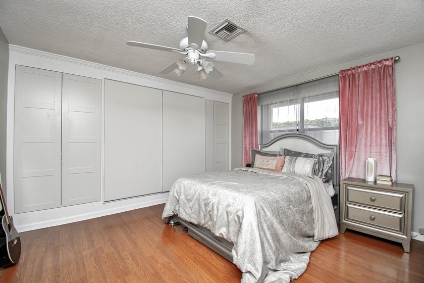 Come see this beautifully renovated 3BR 2BA Villa in the Heart - photo 26