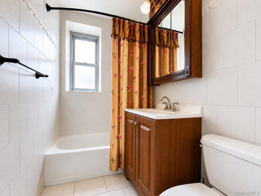 Welcome to this beautiful, spacious 3-bedroom, 2-bathroom co-op - photo 7