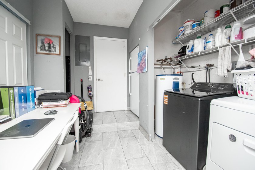 Come see this beautifully renovated 3BR 2BA Villa in the Heart - photo 37
