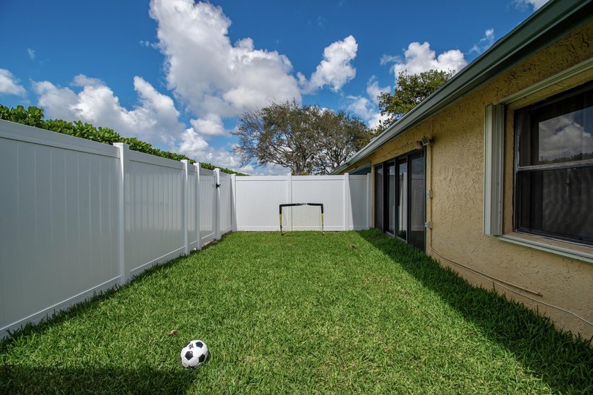 Come see this beautifully renovated 3BR 2BA Villa in the Heart - photo 38