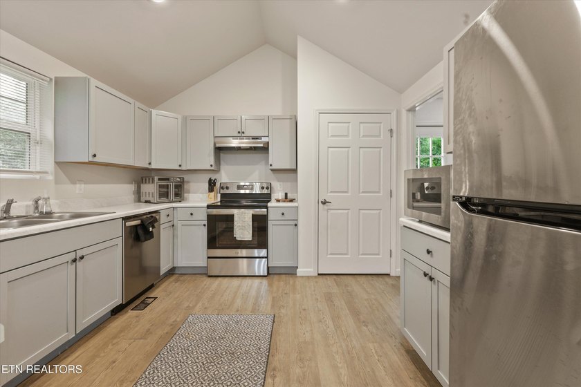 Charming One-Level Living Home - Minutes from UT &amp; Downtown - photo 12