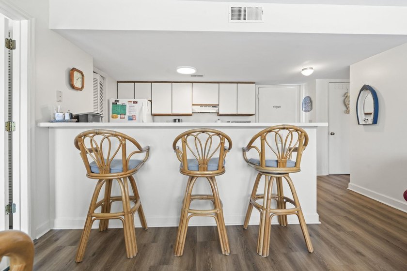 Welcome Home! This meticulously maintained 2 bedroom, 2 bathroom - photo 15