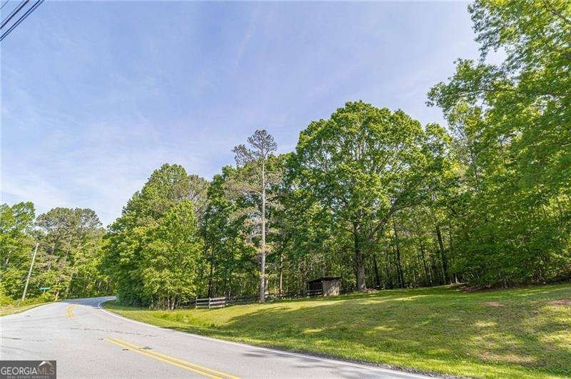 11.5 acres of prime residential property. Ideal for family - photo 15