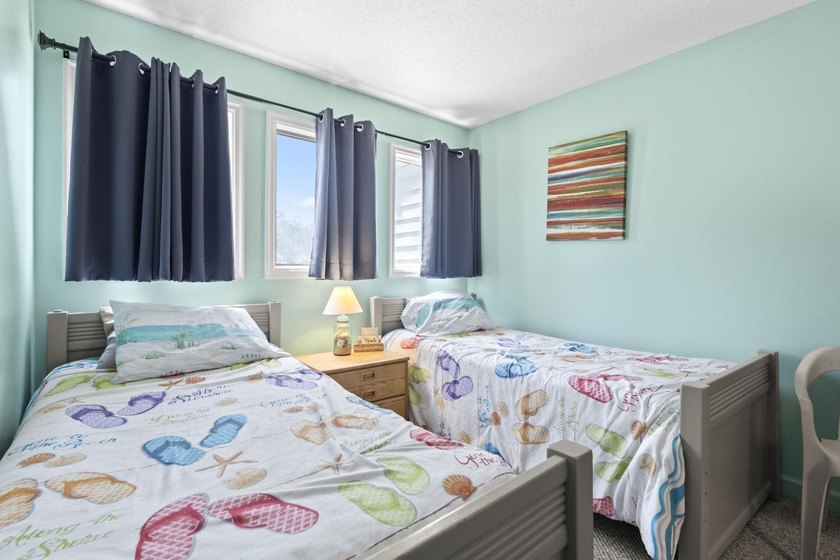 Welcome Home! This meticulously maintained 2 bedroom, 2 bathroom - photo 16