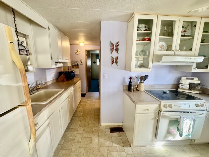 A charming mobile home is now for sale in the unique 55+ - photo 9