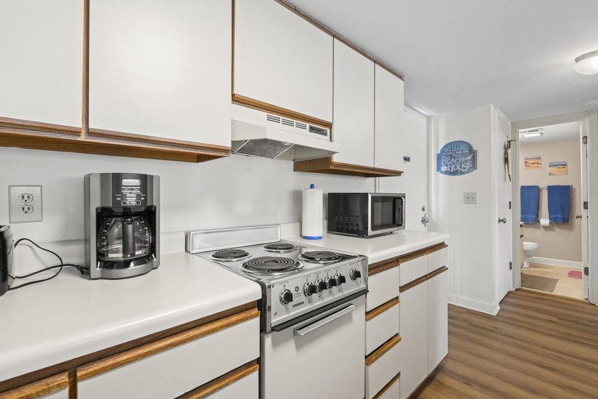 Welcome Home! This meticulously maintained 2 bedroom, 2 bathroom - photo 20