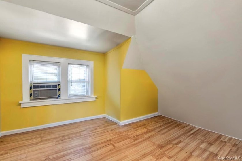 Welcome to 84-20 Charlecote Ridge, a beautifully maintained - photo 21