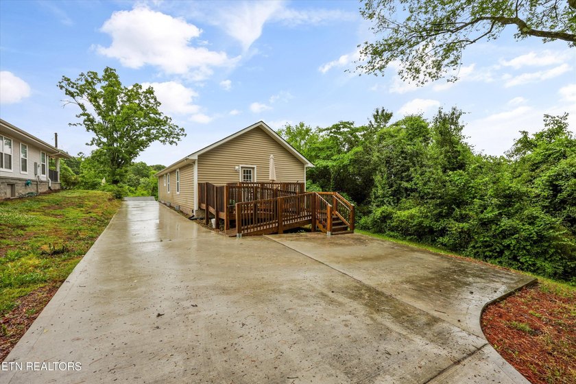 Charming One-Level Living Home - Minutes from UT &amp; Downtown - photo 24