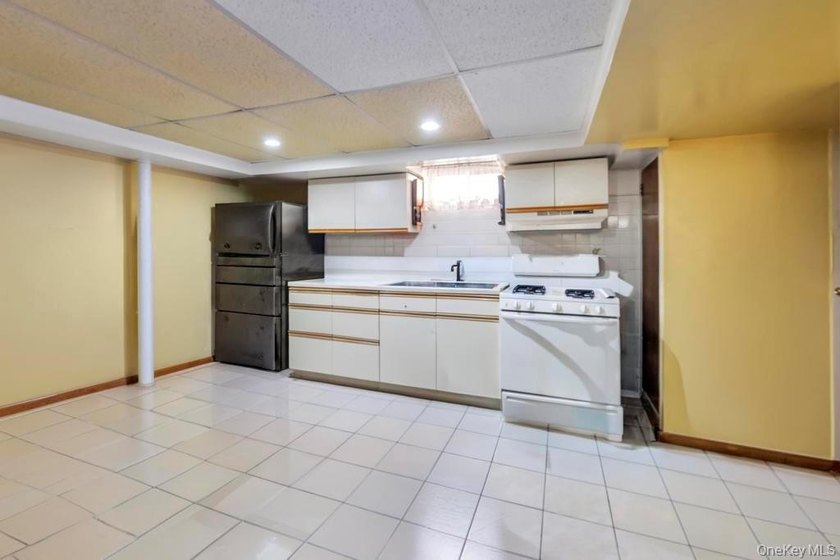 Welcome to 84-20 Charlecote Ridge, a beautifully maintained - photo 26