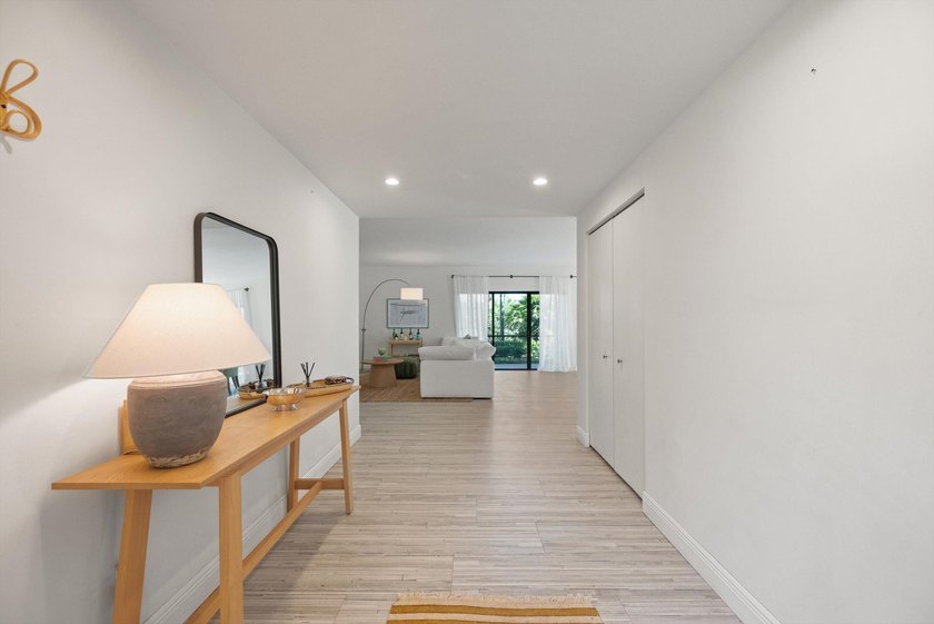 This stunning 3-bedroom, 3.1-bath Golf Cottage has been - photo 6