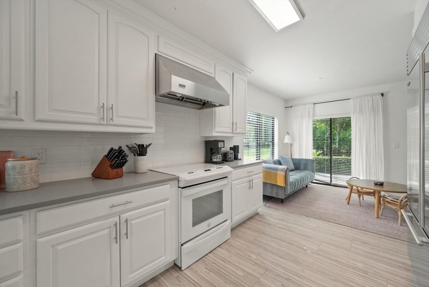 This stunning 3-bedroom, 3.1-bath Golf Cottage has been - photo 8