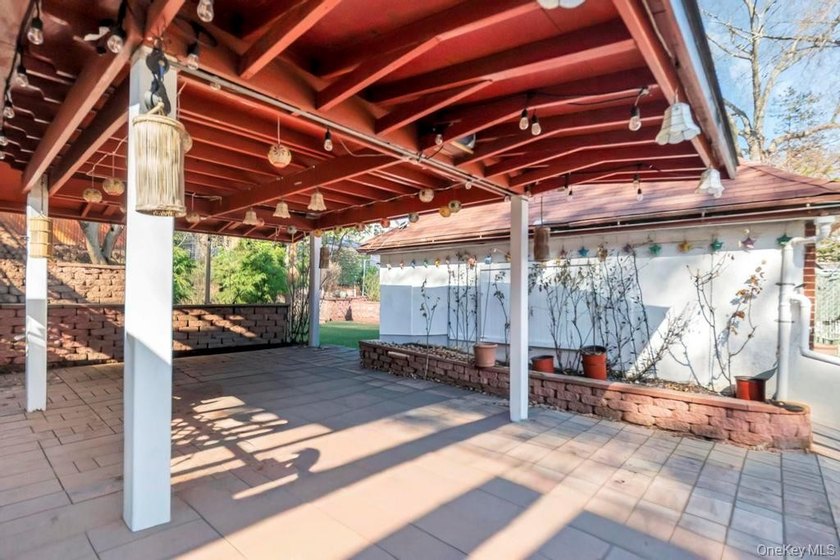 Welcome to 84-20 Charlecote Ridge, a beautifully maintained - photo 40