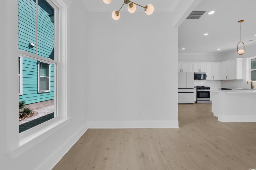 Luxurious Charleston-style home in the sought-after Sweetgrass - photo 6