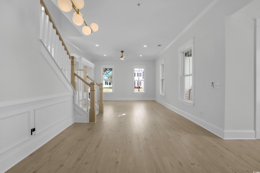 Luxurious Charleston-style home in the sought-after Sweetgrass - photo 7
