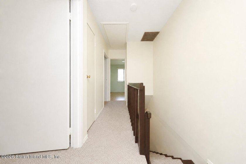 Welcome to 38 Stone Ln, Staten Island, NY 10314 - a - photo 11