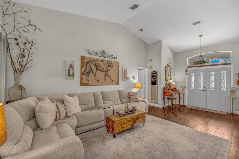 Welcome to your private 1 acre resort oasis! This 6 bedroom, 4 - photo 13