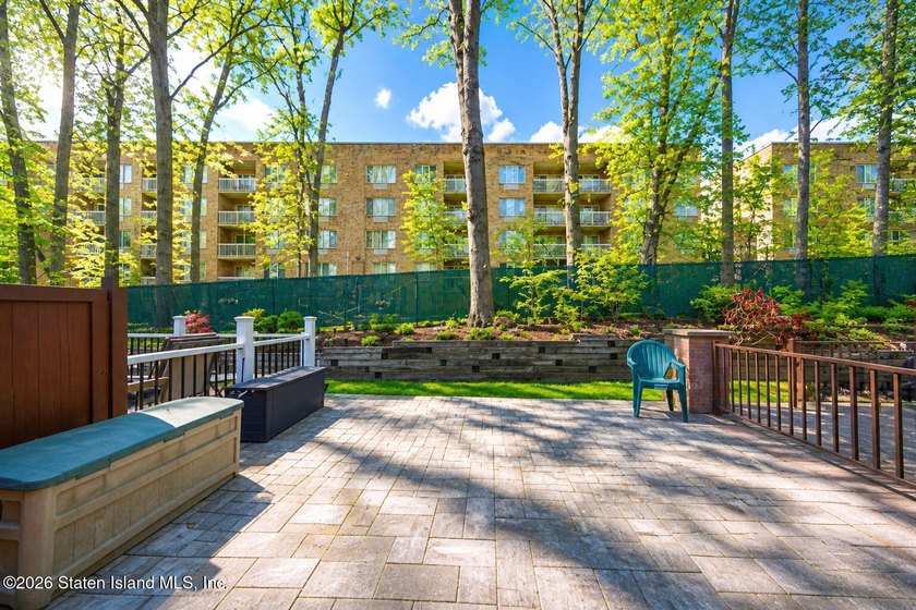 Welcome to 38 Stone Ln, Staten Island, NY 10314 - a - photo 20