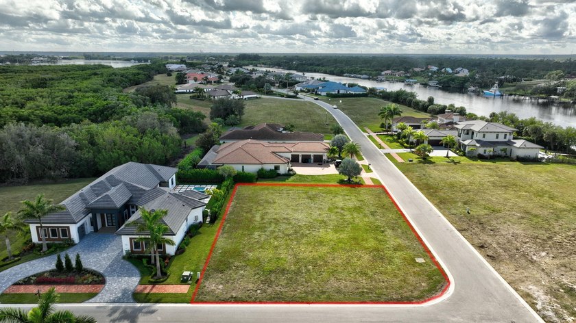 WHERE LIFESTYLE, LOCATION, AND OPPORTUNITY MEET!
Nestled along - photo 24