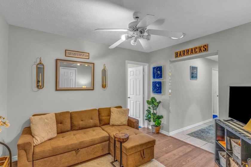 Welcome to your private 1 acre resort oasis! This 6 bedroom, 4 - photo 25