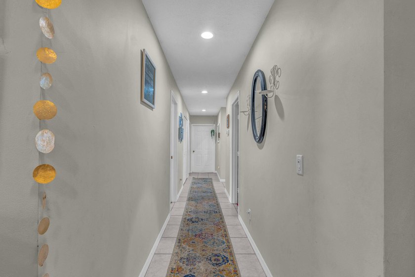 Welcome to your private 1 acre resort oasis! This 6 bedroom, 4 - photo 26