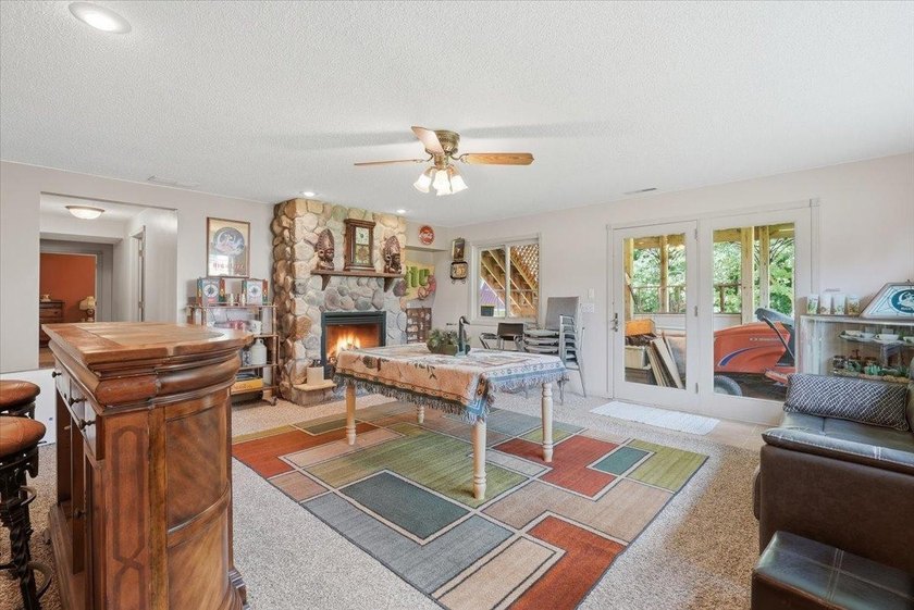 Beautiful 4 bedroom, 3 bath rambler on 1+ acre lot across the - photo 26