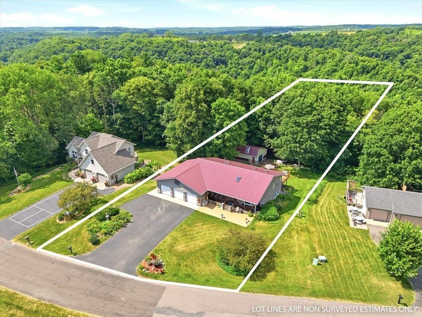 Beautiful 4 bedroom, 3 bath rambler on 1+ acre lot across the - photo 35