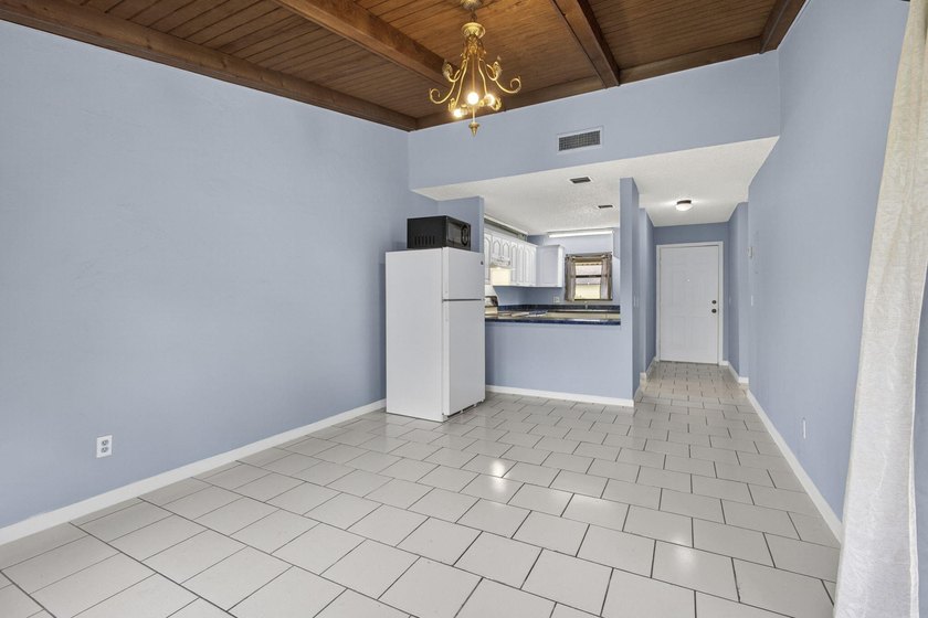 SELLER IS OFFERING A CREDIT TOWARD THE BUYER'S CLOSING COSTS! - photo 9