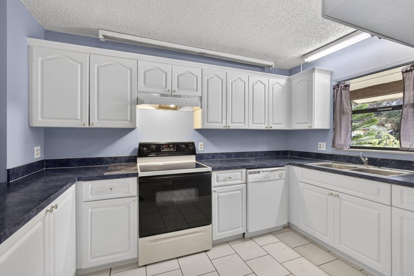 SELLER IS OFFERING A CREDIT TOWARD THE BUYER'S CLOSING COSTS! - photo 10