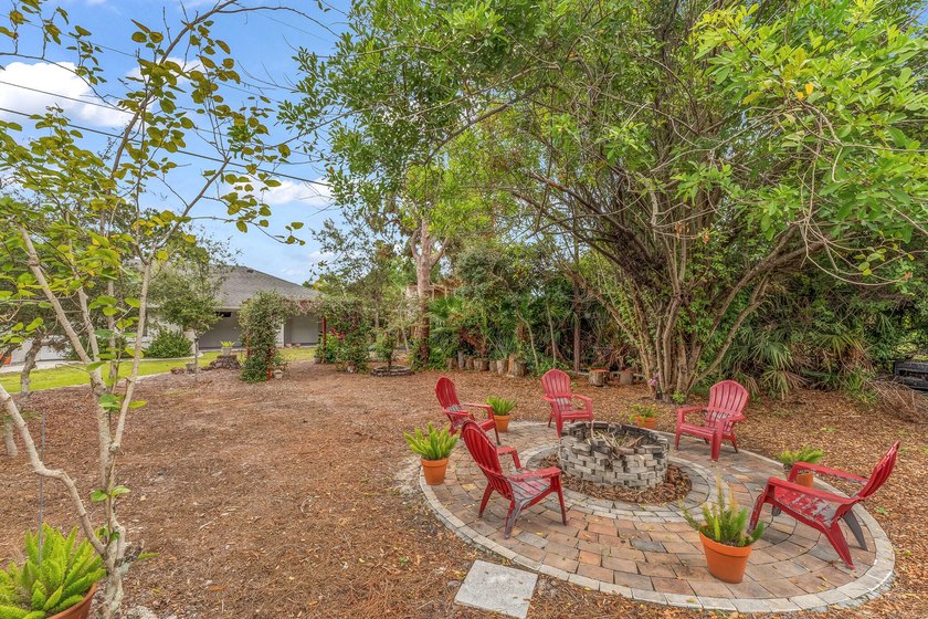 Welcome to your private 1 acre resort oasis! This 6 bedroom, 4 - photo 50